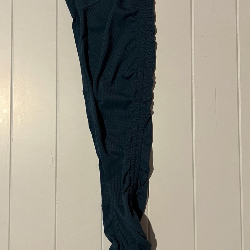 Fabletics Ruched Leggings - Picture 2 of 6